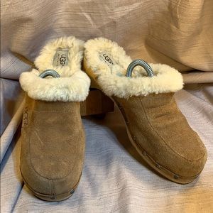 UGG leather/wood mule/clogs preloved